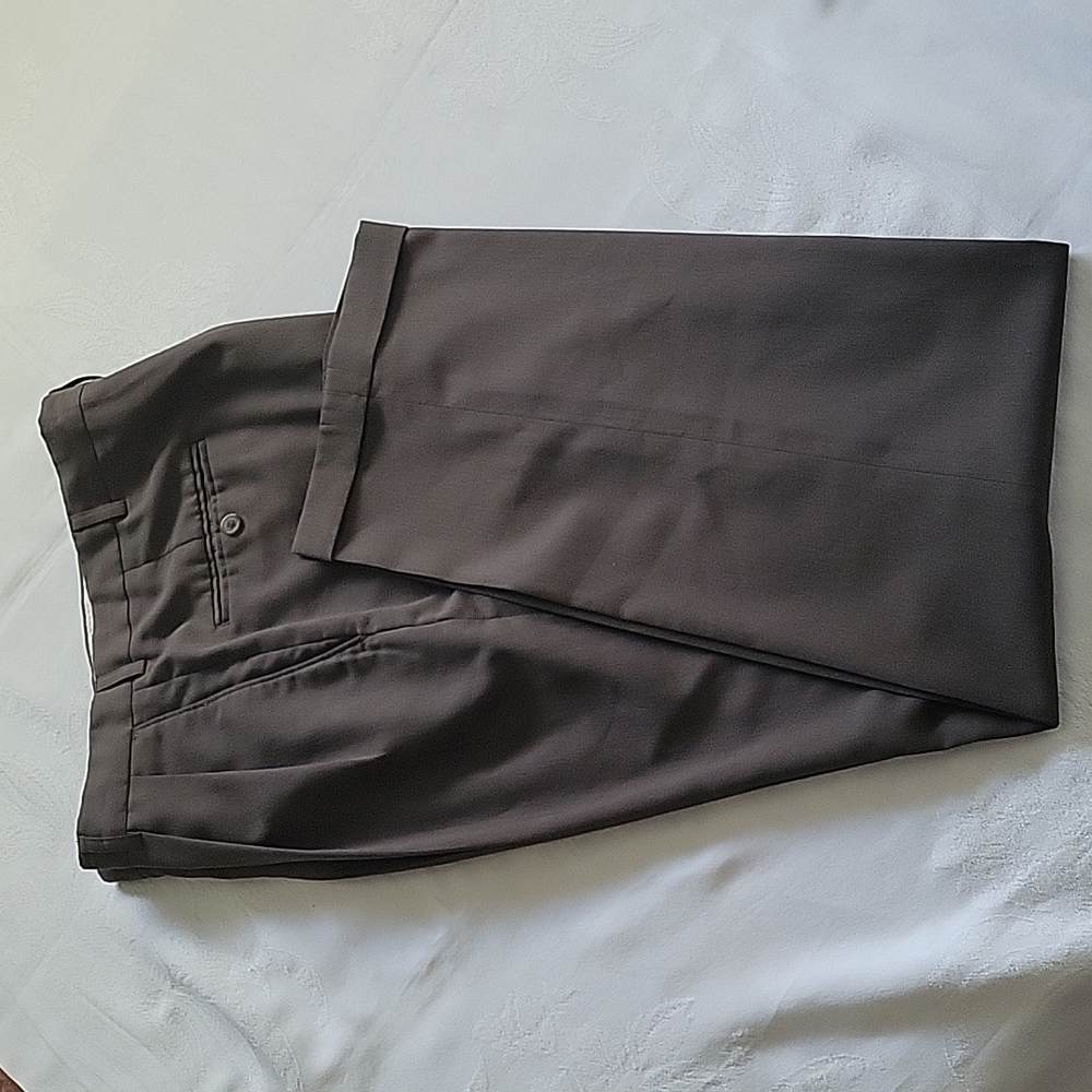 Haggard Black Label Men's Pleated, Cuffed Brown Dress Slacks Size 34 X 34